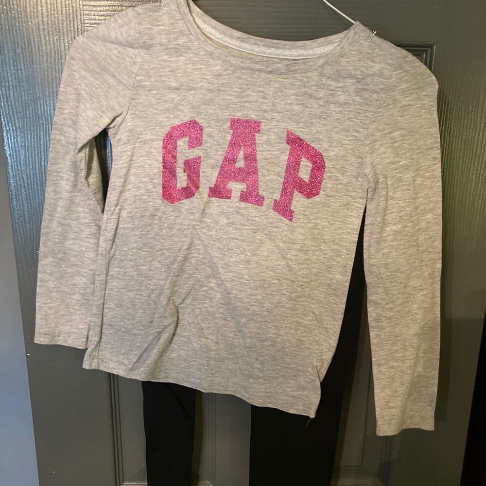 GAP Long Sleeve Top and Black Leggings/Pants, 6/7